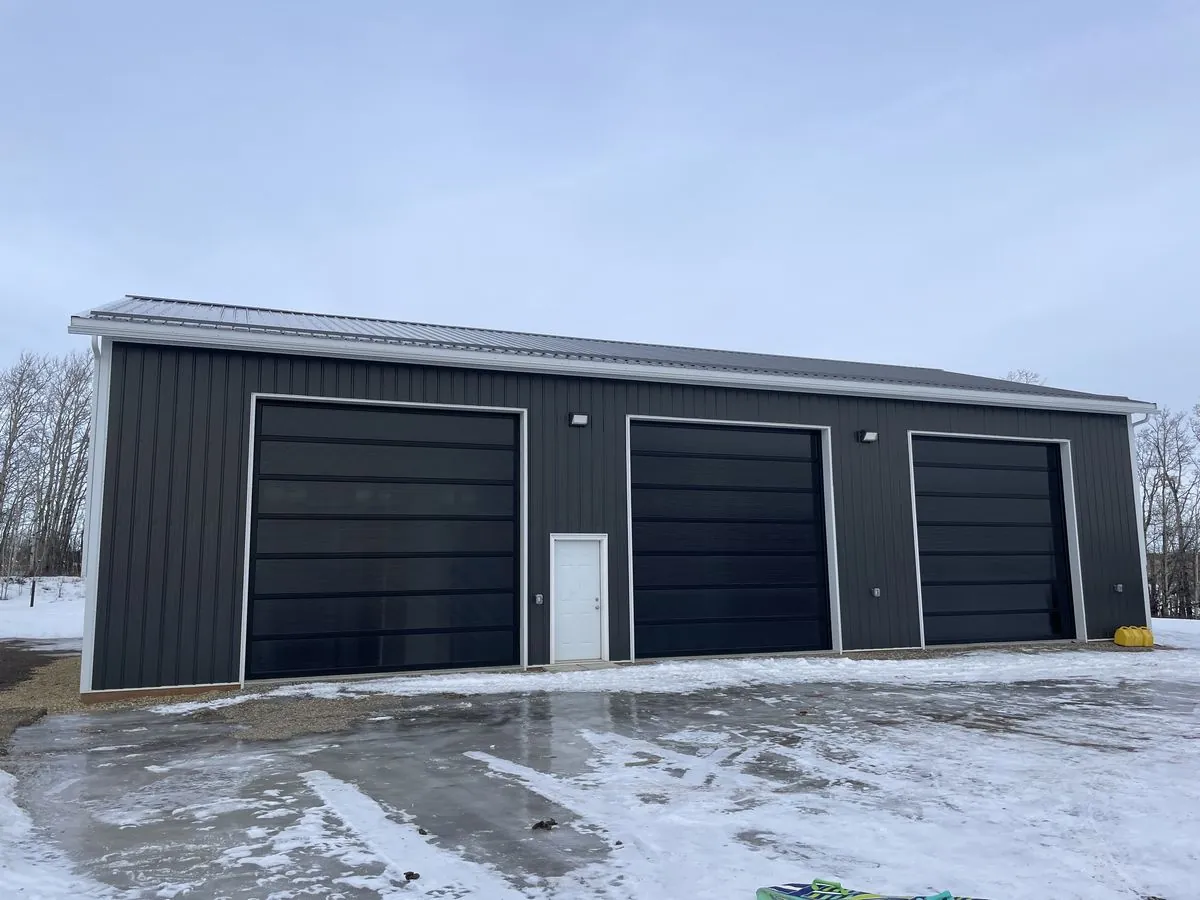 Commercial building with new eavestrough system